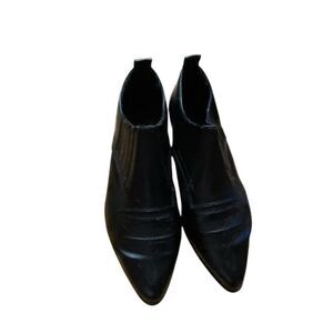 It’s size 6 black booties excellent  condition see pics